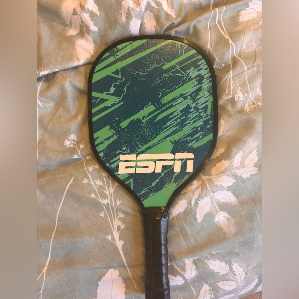 Pickle ball paddle